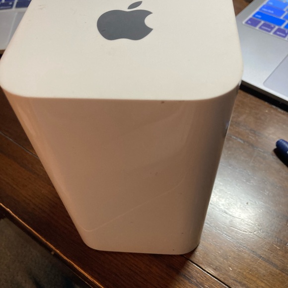 Apple Router Tower. Apple AirPort Extreme Base Station A1521 - Picture 3 of 4